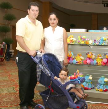 Érick Sotomayor y Nadia Sotomayor con su hijo Érick