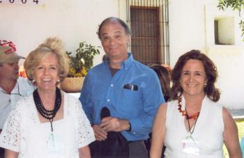 Rosa Gámez Reyes Retana, el escritor Enrique Krauze y Magdalena Madero G