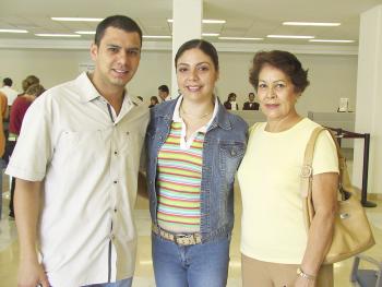 Flor Díaz viajó a Granada, Baja California y fue despedida por Jorge  y Leticia Aragón.