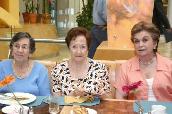 Carmen de Fernández, Sendy de López y Ahiquis de Lamberta.