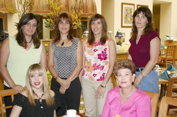 Maru de Giacomán, Eugenia Chevalier, Elena de Canales, Tete de Martínez, Ana Isabel de Gallegos y Pilar de Sesma.