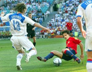 Al estratega Iñaki Sáez (técnico de España) le resultaron los cambios, puesto que el primer balón que tocó Juan Carlos Valerón, lo envió al fondo de la portería defendida por Sergei Ovchinnikov, para marcar el único gol de partido.