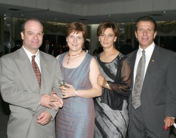 Miguel Ángel Córdova, Elena González de Córdova, Laura Farías de González y Ernesto González.