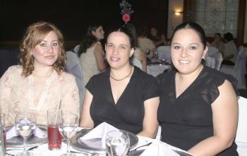 Mónica González, Érika de Gilio y Tracy Pacheco.