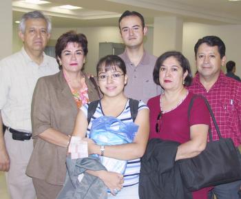  14 de Junio   
Silvia, Nidia, Gilberto, Asunción y Luis viajaron a París y fueron despedidos  por Humberto.