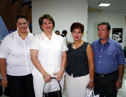 Pili Macías, Anelo González de Macías, Lucy Ortega y Francisco Ortega.