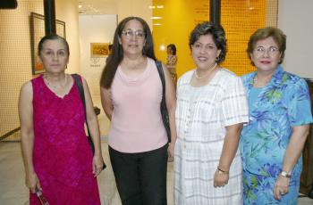 Rosa Elena Gordillo, Soledad Gordillo, Cecilia Cardiel de Lastra y yolanda de Porragas.