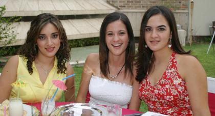 Karen Rojas, Paty Llama y Sofía López.