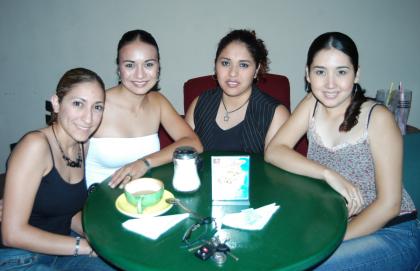 Mayela Castellanos, Valeria Correa, Fabiola Vega y Lucero Cano