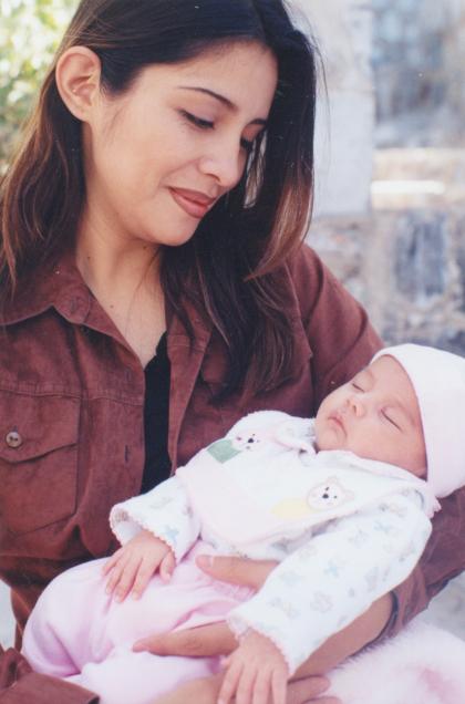 Lucía García Valdez, con su pequeña hija Ana Lucía Valdez García.