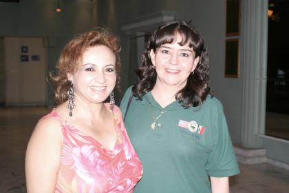 Irma Requenes y Leticia García.