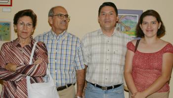 Esther Fernández de García, Joaquín García, Benjamín Castillo y Carmen soto, captaods en reciente acto social.