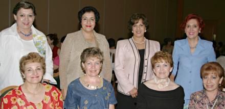 Josefina Campa, Linda Elías, Consuelo Fernández, Encarnación Zorrilla, Malena Ramírez, Rosa Alicia Mijares y Emma de León, captadas en reciente festejo social.