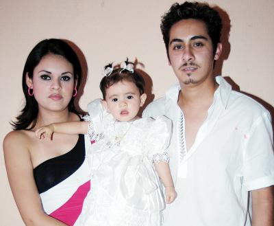 Ernesto Hernández y Guadalupe Alvarado festejaron a su pequeña Alexa Samantha Hernández Alvarado, con un divertido convivio por su primer año de vida.