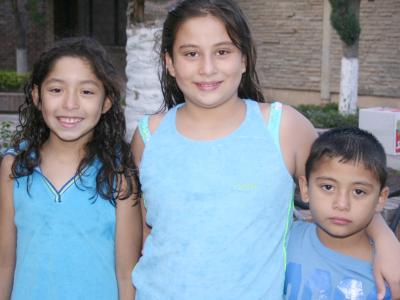 Adriana Silvia Segovia, Roxy Segovia y Javier Silva Segovia.