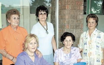  05 de julio

 María Luisa C. de Castañeda, Silvia de Castrillón, Tere Peña Ornelas, MArtha T. de MArtos e Isabel de Muñoz.