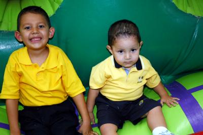 Héctor Andrés y Luis Fernando García Alanís cumplieron cinco y dos años de vida, respectivamente y lo festejaron con un divertido convivio.