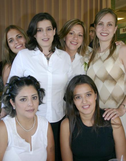 Rossana Flores, Mónica Treviño, Berenice Orduña, Elsy Hernández y Karla Colores.