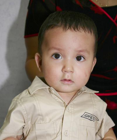 El pequeño Miguel Ángel Carrillo Tovar festejó su primer año de vida, con una divertida piñata.