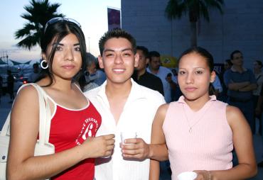 Alondra Esparza, Felipe de Santiago y Patricia Chávez.