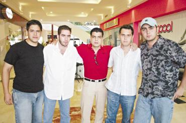 Carlos Omaña, Mike Vesuña, Alejandro Marín, Gerardo Guajardo y Chuy Henry