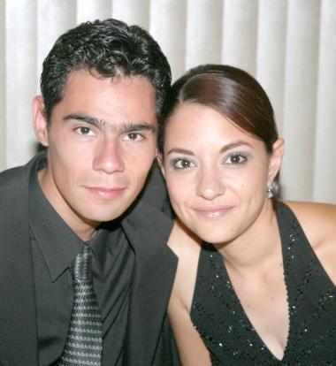 Omar Adams y Alejandra Pérez.