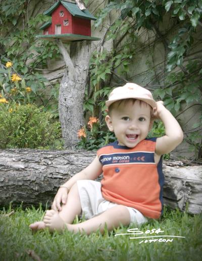 El pequeño Jaime Eduardo Ortiz, captado en una fotografía de estudio con motivo de su primer año de vida celebrado el tres de mayo de 2004.