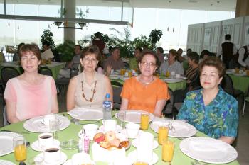 Covadonga de Villegas, Rosa María Cuellar de Hernández, Herlinda Murra de Jayme y María Luisa Baille