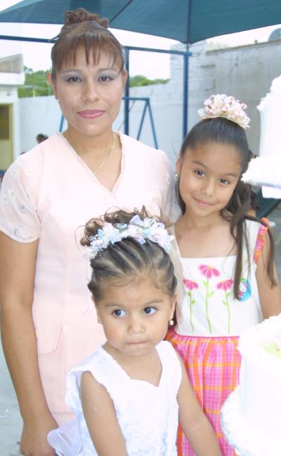 Irma  Daniela y Alexa Grissel Romo García cumplieron tres y seis años de vida, respectivamente y lo festejaron con un divertido convivio infantil, que les ofreció su mamá, Irma Yolanda García de Romo.