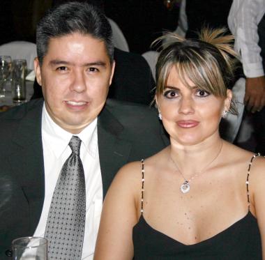 Ricardo Mendoza y Berenice de Mendoza.