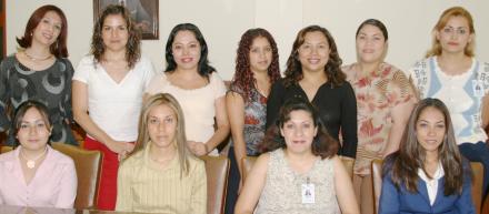  21 de julio

Érika, Aracely, Yesema, Graciela, Irma, Graciela, Hortencia, Anilú, Cony, Luisa e Ivonne, secretarias de conocida tienda departamental.