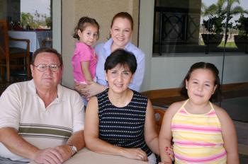 Alberto, Beatriz, Jaqueline, Sarí y Jaqueline.