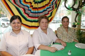 Karla de León, Laura Mijares y Marú García..