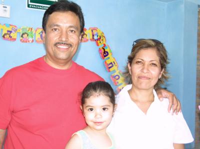  23 de julio 

Melissa Mena Salazer cumplió tres años de vida y sus papás, Manuel Humberto MEna y Mely Salazar de Mena, la festejaron con un divertido convivio.