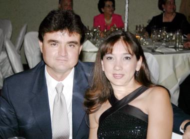 Enrique Cruz y Sara de Cruz.