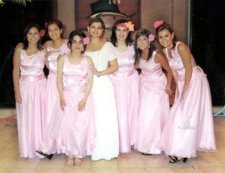 Marcela Bollaín el día de su enlace matrimonial acompañada de sus amigas.