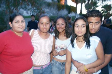 Sabrina Jaritas, Sharis Sánchez, Serena Jaritas y Carlos Saldaña.