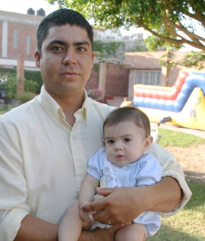 Guillermo Ocon, en compañía de su hijo Santiago Ocón