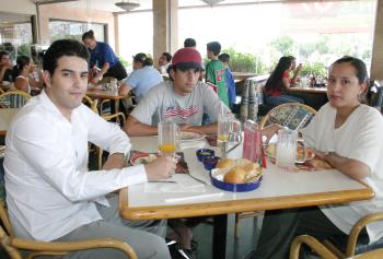 José FRancisco, Juan Adolfo y Yolanda Betancourt