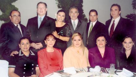 Ana Patricia de Sánchez, Raúl Salas, Alejandro Reynosos, Luis Carlos, Salvador Sánchez, Verónica de Salas, Teresa Llorens, Laura Jaramillo, Julieta de Sánchez y Toni Russek.