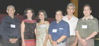 Roberto Aguirre Mayra González, María del Carmen, José Luis Cordero, Víctor Nieto y Micuel Ángel García, mesa directiva de la Asociación de Contadores de la Laguna A.C.