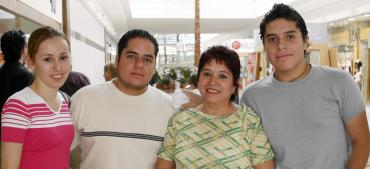 Ivonne Romero, Héctor Rivas, Gloria López Peña, Omar Rivas López.