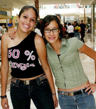 Pamela Olloqui y Karla Aramburo.