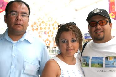 Ismael Hernández, Martha Ramírez y Manolo Olivas.