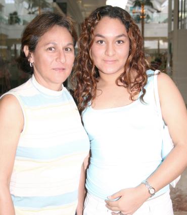 Mayela Rodríguez de Maldonado y alejandra Maldonado Rodríguez.