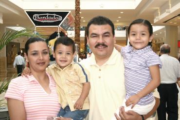 Susana Aguilar, Eduardo MArtín del Campo, Marcelita y Lalito Martín del Campo.