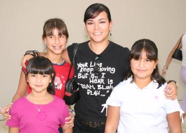 Alejandra Peña, Marcela Peña, Daniela Peña y Brenda Vargas.