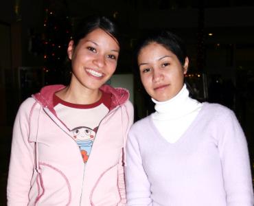 Alejandra y Claudia Holguin.