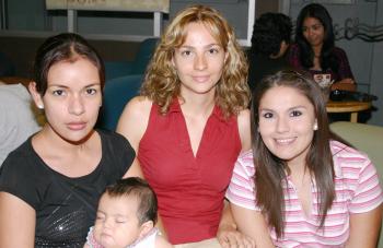 Mara A. de Avilez, Mónica Luna, Pily Muñoz y Marita Avilez.