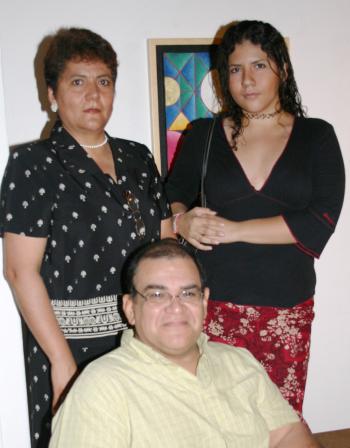 Natalia Cázarez, Rafael Rodríguez y Rosa Nydia Arellano.